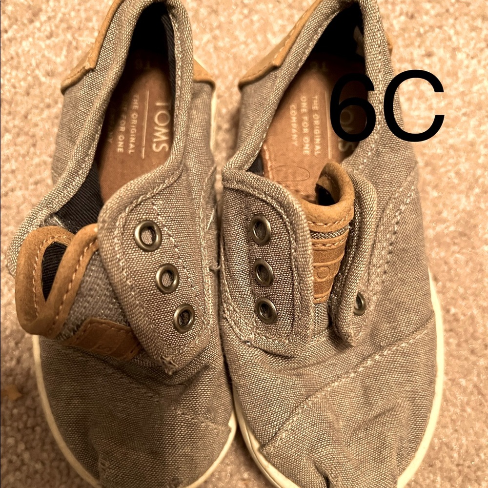 Gently used size 6C Gray Toms